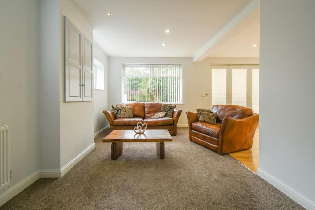 Luxurious & Tranquil Riverside Getaway Great Harwood Exterior foto