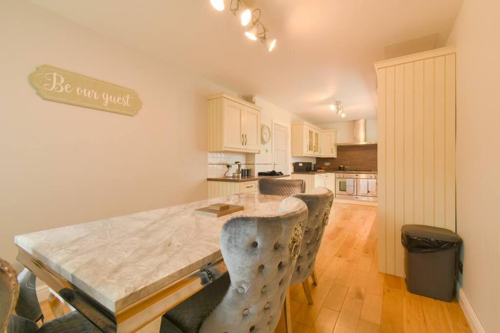 Luxurious & Tranquil Riverside Getaway Great Harwood Exterior foto