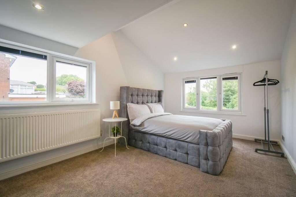 Luxurious & Tranquil Riverside Getaway Great Harwood Exterior foto